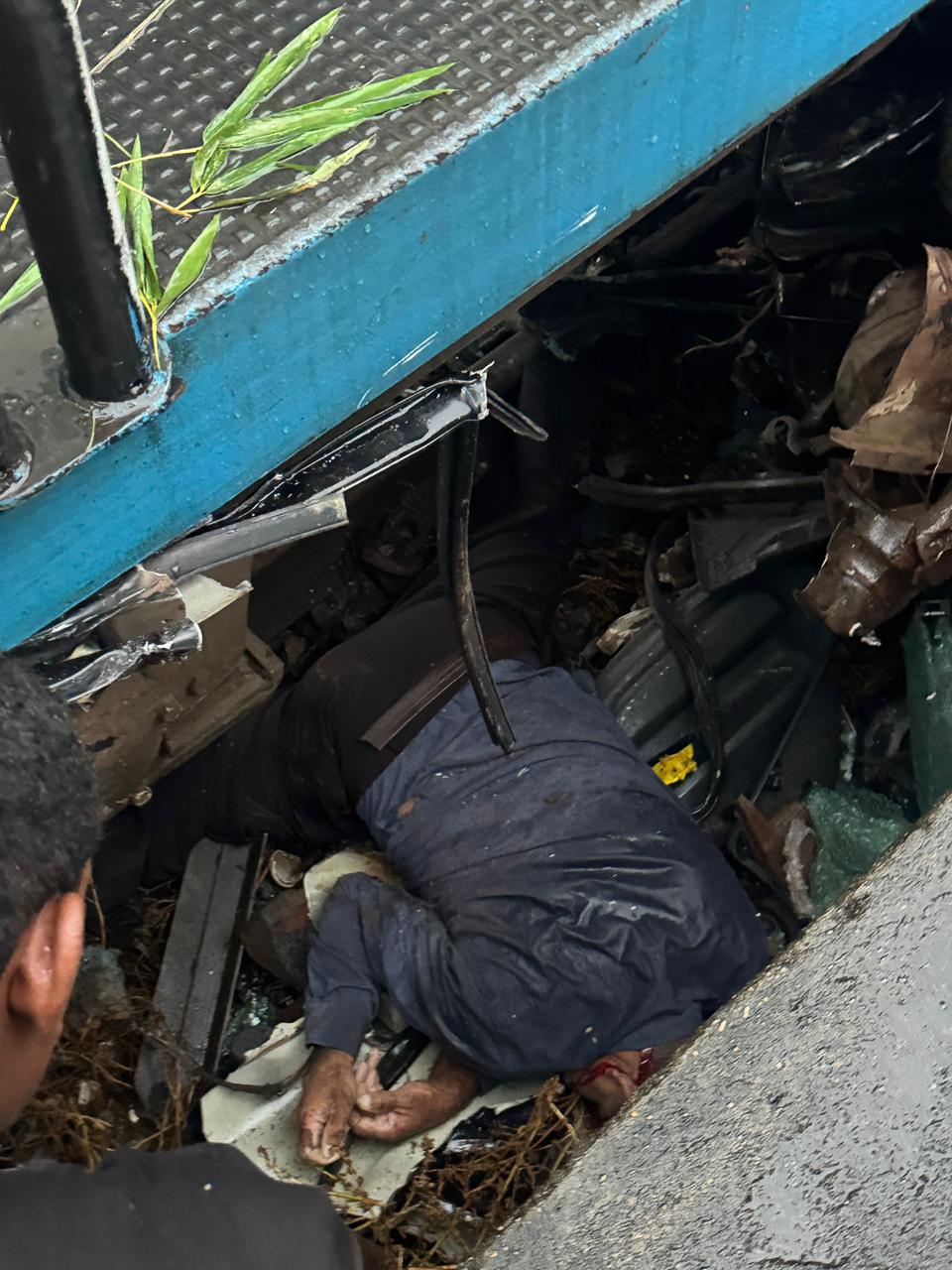 Equipes de resgate no local