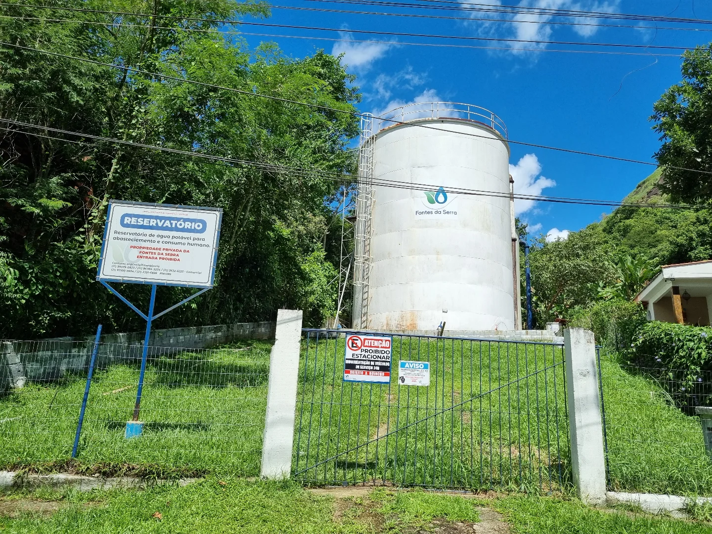 'Água é necessidade, não é favor!': Moradores cobram a concessionária Fontes da Serra por desabastecimento em Guapimirim