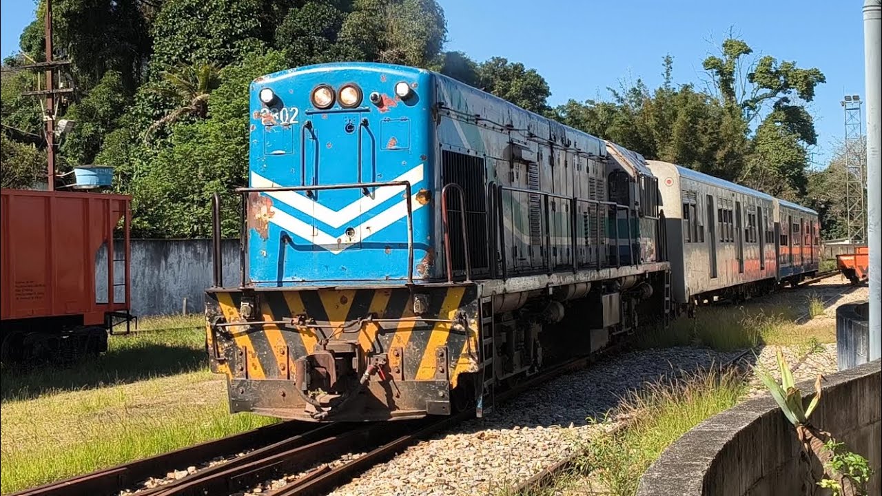Composição da TrensRJ do Ramal Guapimirim na Estação Magé